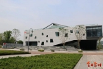 这个美术馆建在公园里 还有可看江的屋顶观景平台 - 重庆晨网