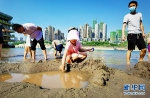 枯水期来临 重庆江岸这片沙滩成“网红” - 重庆晨网