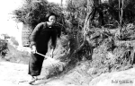 重庆人没见过的40年代老照片：观音岩在卖彩票 黄桷垭在爬古道 - 重庆晨网
