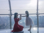 你敢挑战吗？站重庆250米高空的透明玻璃观景台，看夕阳西下！ - 重庆晨网