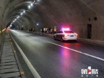 大客车隧道内冒烟 50名乘客安全转移 - 重庆晨网