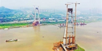 白居寺长江大桥进入桥塔塔顶施工阶段 - 重庆晨网