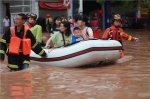 涪陵河水暴涨数百名群众被困 六小时紧急救援疏散 - 重庆晨网