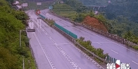 惊险一幕！奔驰车高速路上开“碰碰车” - 重庆晨网