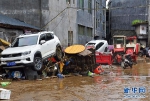 重庆酉阳南腰界遭遇暴雨袭击 街上随处可见被洪水冲倒的车辆 - 重庆晨网