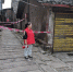 朱沱镇港口社区巾帼志愿者们穿着红背心戴着红袖章纷纷献出自己一份力量，守卡口劝导 (1).jpg - 妇联