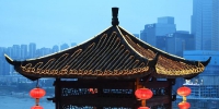 喝盖碗茶探访老居民区 年轻游客在山城重庆掀起“怀旧风” - 重庆晨网