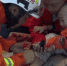两岁男童手指被卡 消防员蜀黍温柔救援 - 重庆晨网