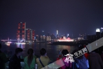 重庆两江四岸多个地标亮灯 庆祝新中国人民防空创立70周年 - 重庆晨网