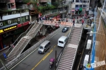 一座过街天桥要拆除 众多市民纷纷前来再走一遍打卡留念 - 重庆晨网