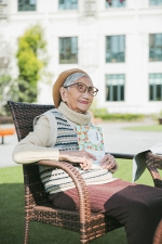 101岁婆婆拍少女系写真：重返青春，过了个最潮生日 - 重庆晨网