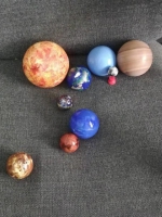2天时间手绘10个星球模型 爸爸帮儿子把太阳系搬回家 - 重庆晨网