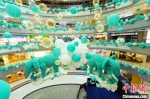 蓝气球打造的大象。　陈超 摄 - 重庆晨网