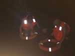 醉酒男子落水，冰冷的湖水中民警展开生死救援 - 重庆晨网
