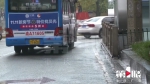 凌晨时分重庆杨家坪环道一轿车撞击后起火 司机不幸身亡 - 重庆晨网