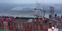 江津白沙长江大桥双岸主塔封顶 正式进入上部结构施工阶段 - 重庆晨网