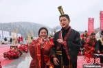 新人体验汉式雪地集体婚礼。　马佳欣 摄 - 重庆晨网