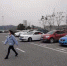 今日下午，渝蓉高速围龙服务区里停了不少车辆。<span style= - 重庆晨网