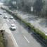 白色轿车高速路超车道上突然急刹  接下来一幕好吓人 - 重庆晨网