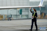 27岁学习开飞机驾驶 重庆有个美国女机长 - 重庆晨网