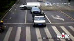 急！行驶途中车辆失撞向人行道 司机被困驾驶室 - 重庆晨网