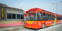 磁器口东门站，“红岩巴士”T198准备发车。<span style= - 重庆晨网