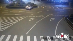 惊险！一声巨响，小轿车对直撞向环岛花坛 - 重庆晨网