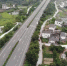 避免行人横穿高速公路 重庆多条高速沿线试点“新型便民路” - 重庆晨网