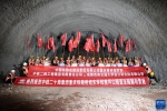 重庆铁路枢纽东环线全线最长隧道顺利贯通 - 新华网