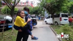 两辈人的守护：婆婆和妈妈背她上学 成了她的陪读 - 重庆晨网