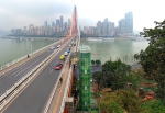 南滨路东水门大桥垂直观光电梯主体工程完工 - 重庆晨网