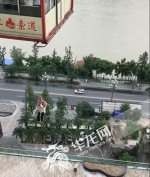 图说 有网友报料长江索道被“卡”空中，经了解，是长江索道在进行应急救援演练。重庆市客运索道公司供图 华龙网发K.jpg - 重庆晨网