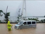 暴雨持续、河水猛涨、高速封路……万州遭遇今年最长大暴雨袭击 - 重庆晨网