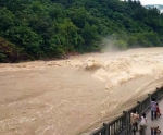 暴雨持续、河水猛涨、高速封路……万州遭遇今年最长大暴雨袭击 - 重庆晨网