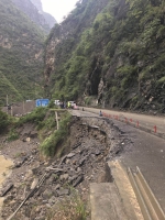 重庆巫溪一交巡警抢险排堵时遇山石垮塌跌落山下5米大宁河 连夜抢救暂时脱离生命危险 - 公安厅