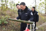 4经现场调查，民警发现这是一枚未爆炸的增雨防雹炮弹，仍然存在安全隐患。长寿区公安局供图 华龙网发.jpg - 重庆晨网