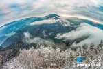 航拍瞿塘峡初雪 琼枝玉树景象壮美 - 新华网