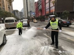 2018年的第一场雪，让我们向交巡警说声：谢谢！ - 重庆晨网