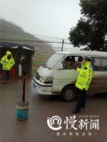 点赞！冰雪路上的“小黄人” - 重庆晨网