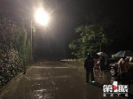 暴雨导致奉节城区内山体滑坡 道路中断 - 重庆晨网