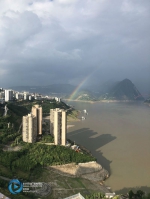 超美！雨后彩虹横跨天际 - 重庆晨网