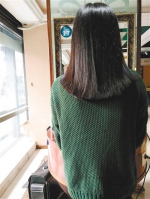 女孩坐轻轨被男生撞到：遭了！是心动的感觉 - 重庆晨网