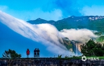 震撼！重庆南川龙岩城现“流云如瀑”景观 - 重庆晨网