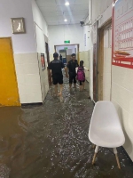 璧山暴雨袭城 多地积水深 有居民楼进水 - 重庆晨网