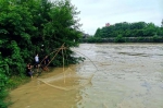 秀山溶溪河、梅江河水猛涨，百年古桥天生桥饱受考验 - 重庆晨网