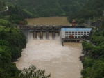 秀山溶溪河、梅江河水猛涨，百年古桥天生桥饱受考验 - 重庆晨网