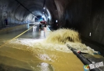 涪陵天池隧道现大量积水暂时封闭 过往车辆注意绕行 - 重庆晨网