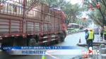 电线杆砸中公交车 通讯线路受损严重 - 重庆晨网